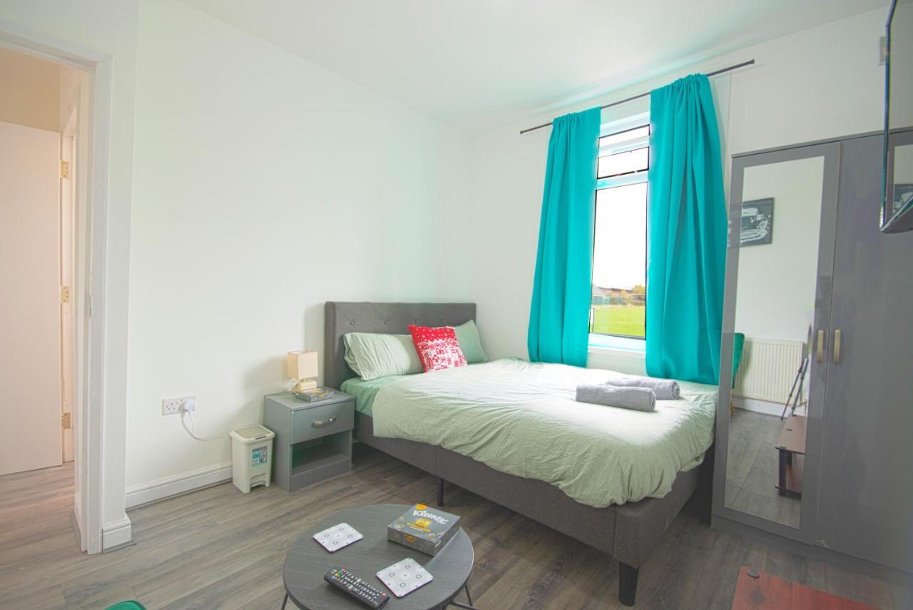 Cosy Family Home W/Wi-Fi, Parking, Self Check-In ลอนดอน ภายนอก รูปภาพ