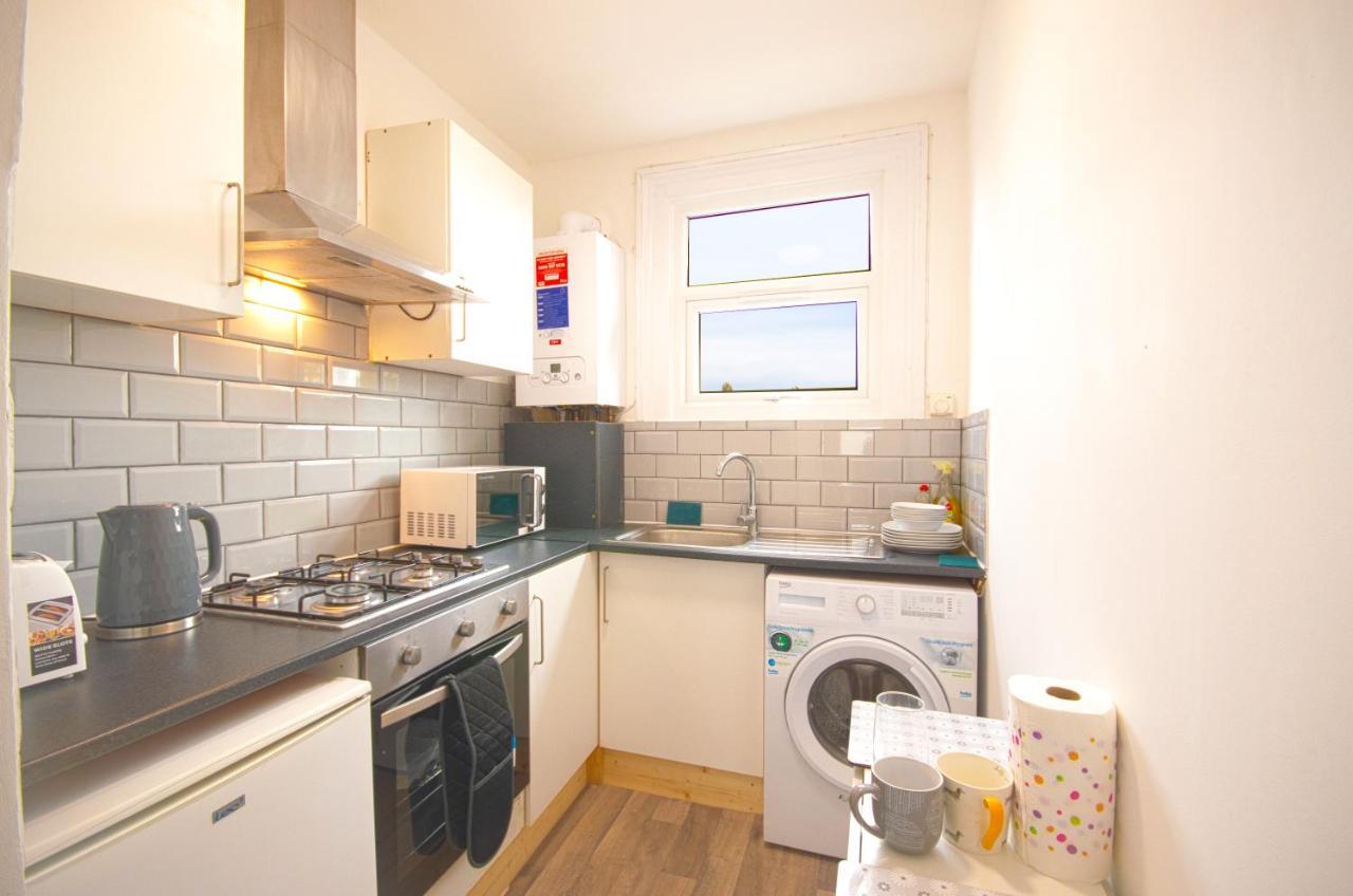 Cosy Family Home W/Wi-Fi, Parking, Self Check-In ลอนดอน ภายนอก รูปภาพ